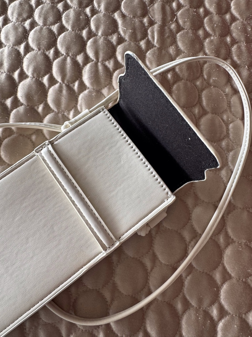 CELINE White Crossbody sunglasses / phone pouch - Picture 6 of 11